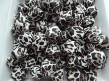 Load image into Gallery viewer, 17mm Hexagon Wild Leopard Silicone Beads (Pack of 5)

